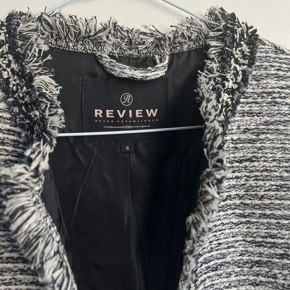 REVIEW Women's Grey Blazer - Picture 4 of 7